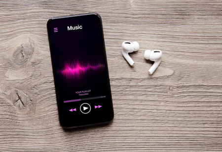 Worldâ€™s Top Music Label Claims Apple Music and Streaming Growth Slows